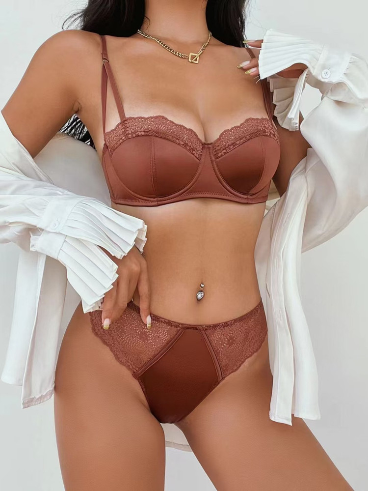 Francuska koronkowa haftowana  – Bralette Triangle Set recenzja i cena